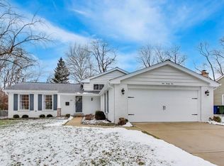 421 Berry Dr, Naperville, IL 60540