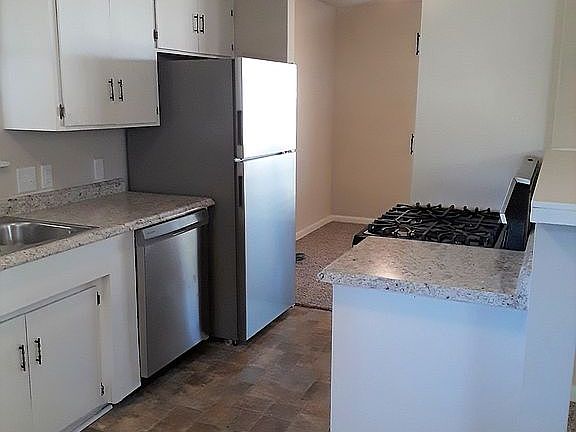 3rd image of 2339 W Holly St