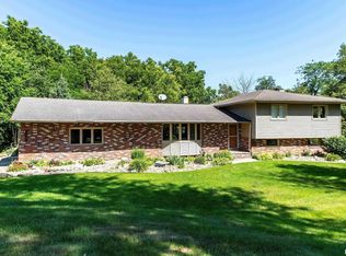 4 Brown Ct, Bettendorf, IA 52722