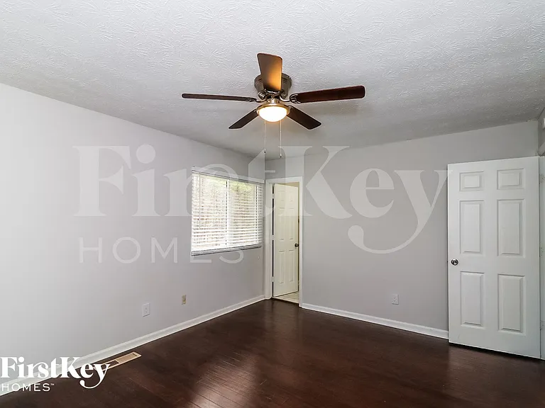 405 Sheringham Ct — Photo 8