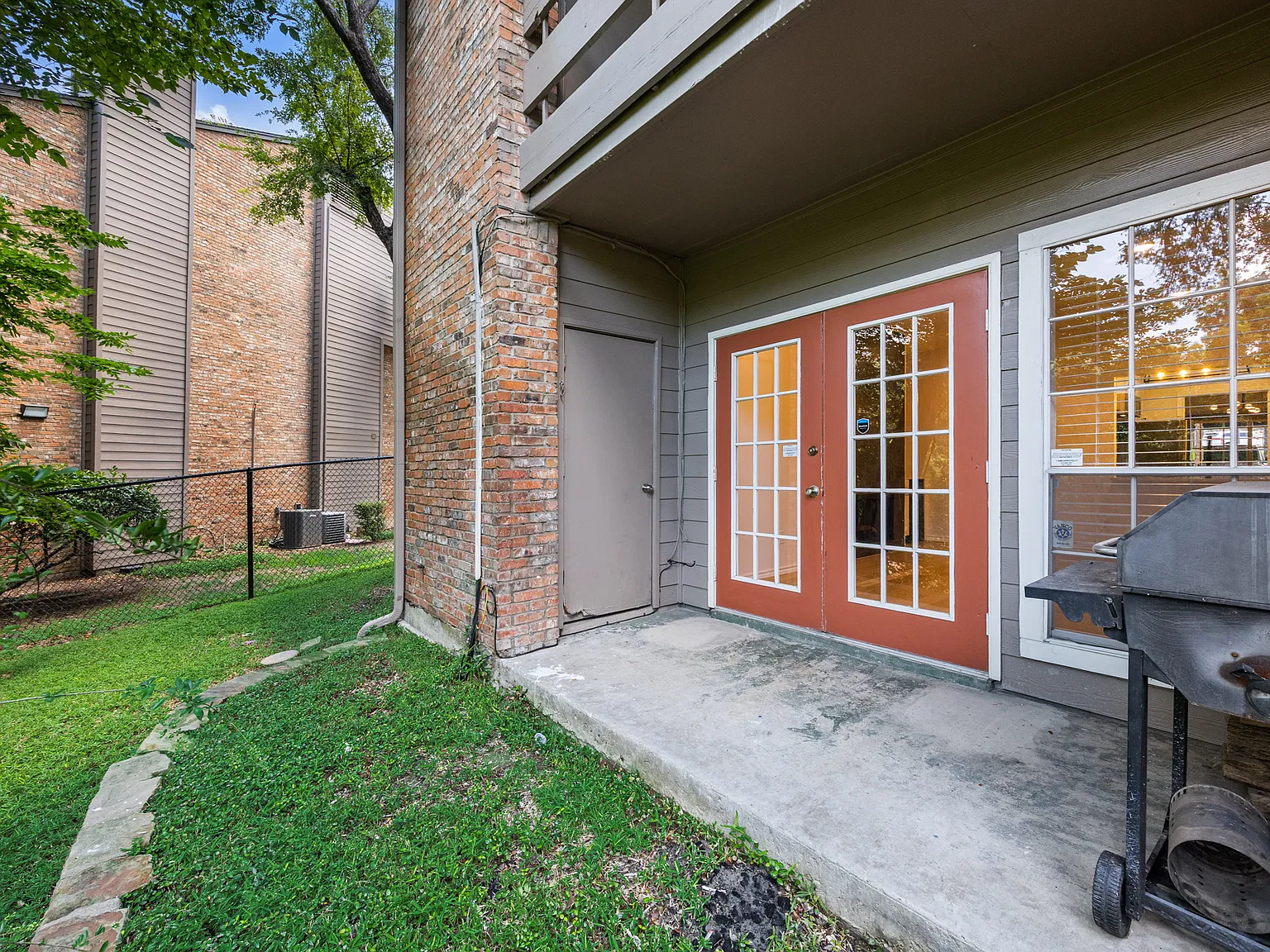 2 bed, 1067 sqft, $1,699 — Photo 2