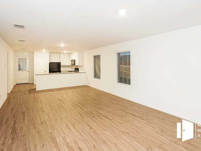 1016 Cencerro Ln — Photo 4