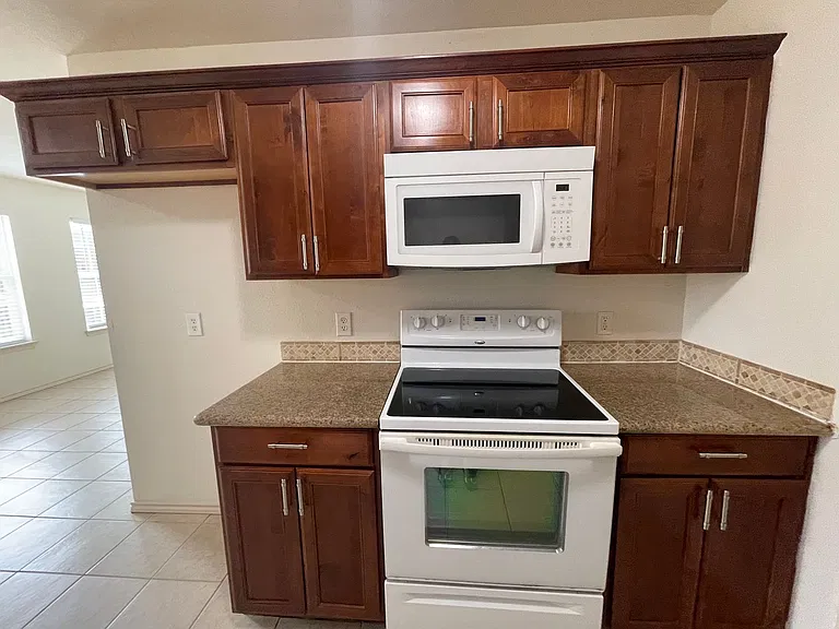 909 Parkplace Rdg — Photo 8