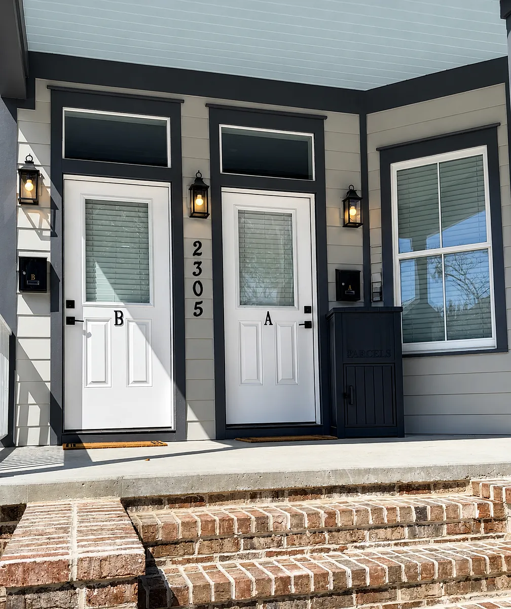 Front entry with secured package drop-box - 2305 Whitaker St #B