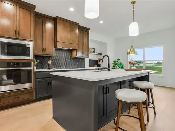 16553 S Stagecoach St, Olathe, KS 66062