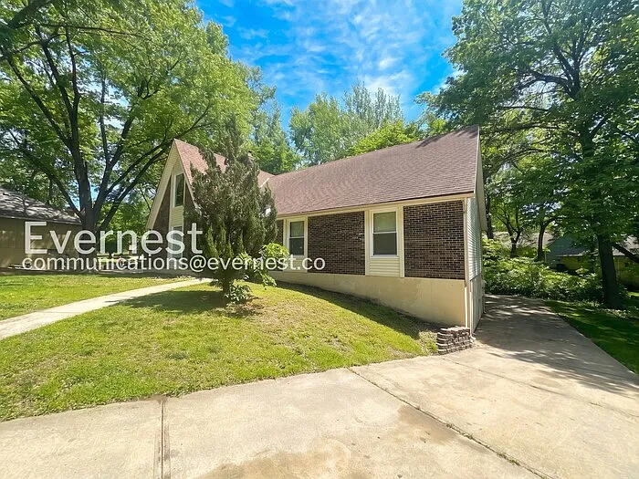9805 N Wayne Ave — Photo 4