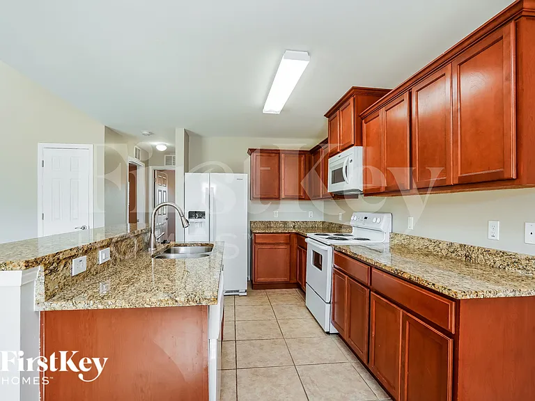 2203 SW 11th Ct — Photo 7