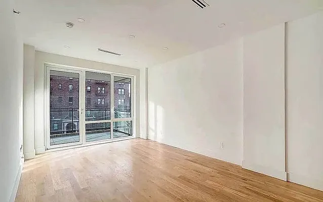 Rented by EXR | media 4