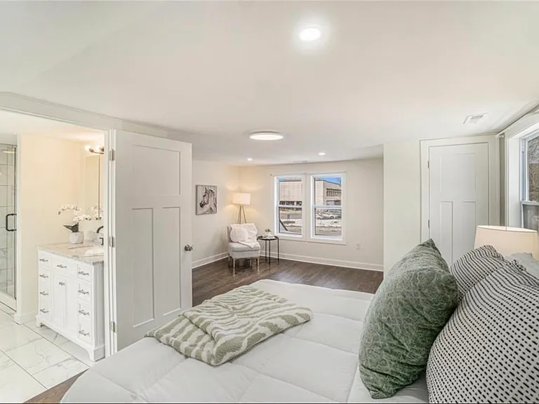 7423 State Line Rd — Photo 11