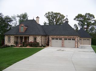 135 Stonewalk Rd, Mount Airy, NC 27030