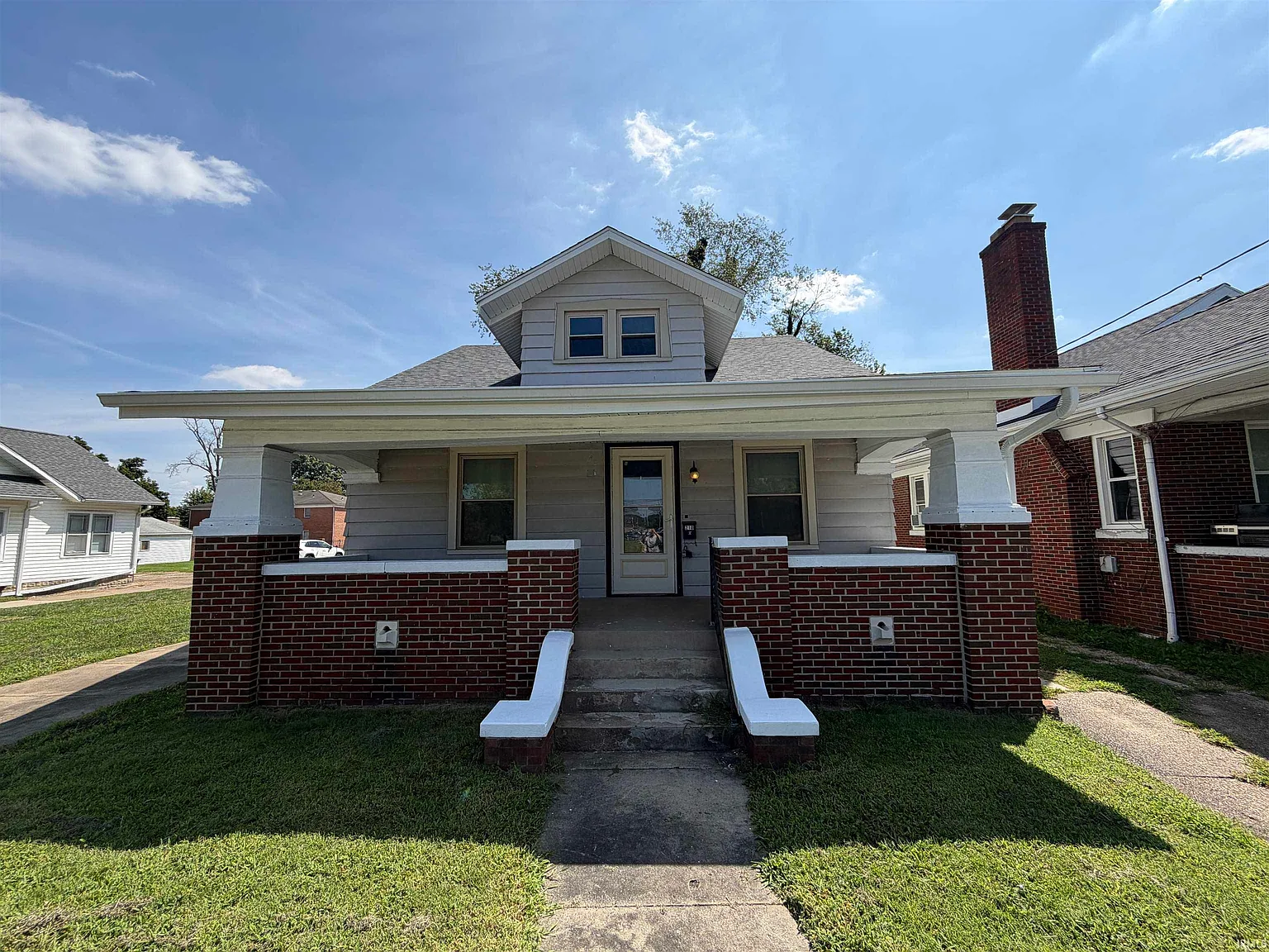 3 bed, 1.0 bath, $1,295 — Photo 1