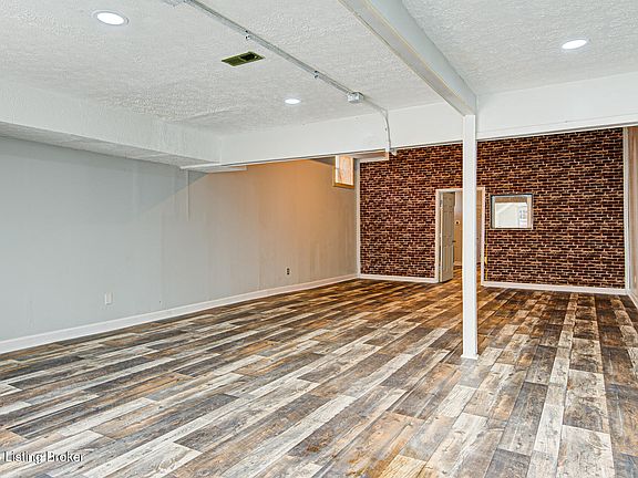 4th image of 1023 Main St