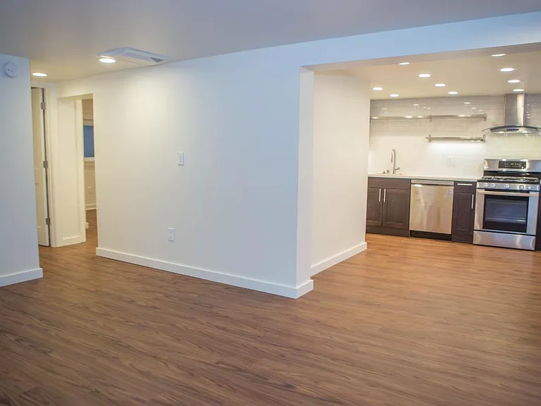 2719 E Pike St #3 — Photo 4