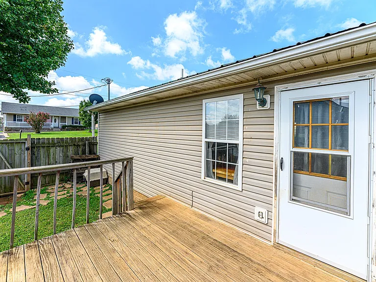 702 Artic Ave — Photo 18