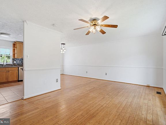 3rd image of 6063 Adcock Ln