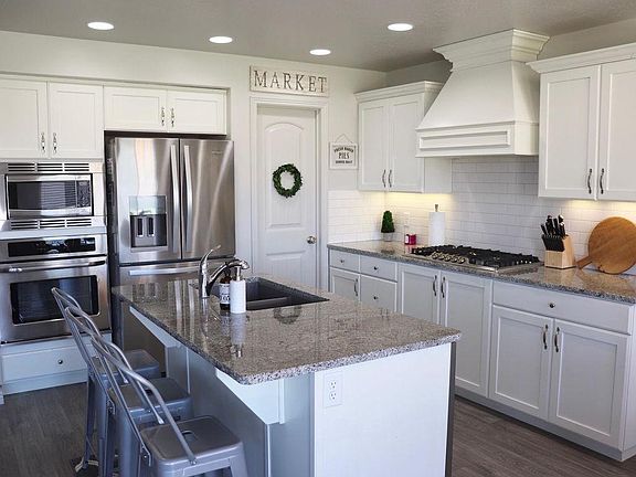 4th image of 3022 E Tanoak Dr