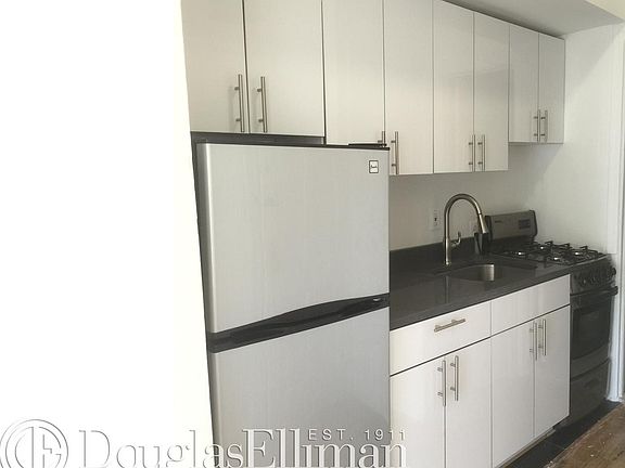 5th image of 61 E 66th St APT 6A