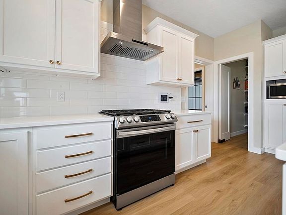 5th image of 8206 Evergreen Rd