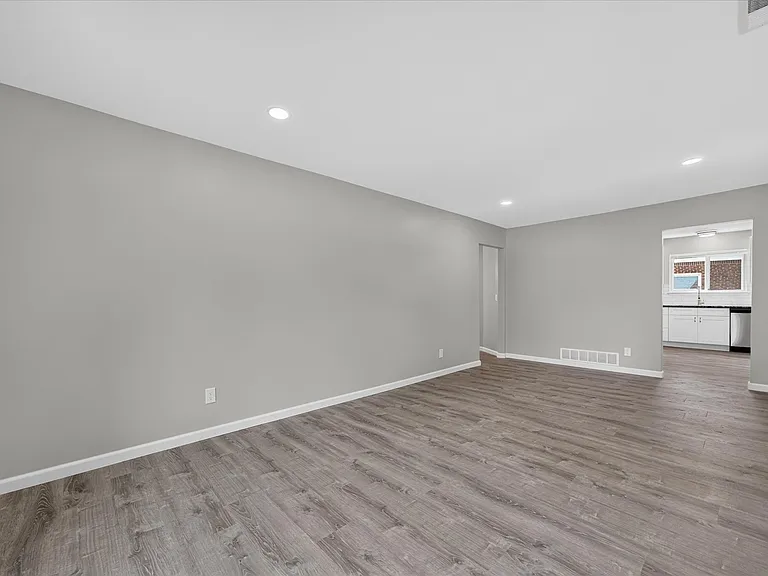21150 Avon Ln — Photo 15