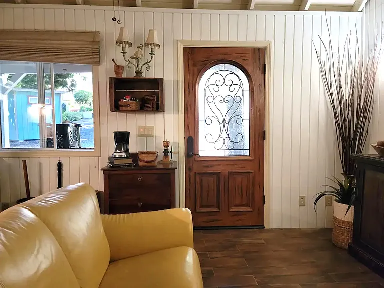 725 Hamilton Ln — Photo 6