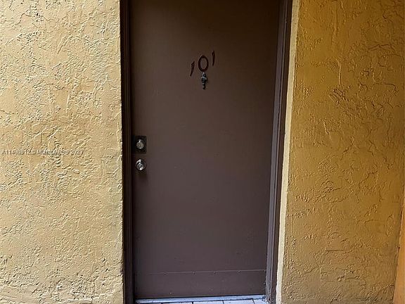 5th image of 640 NW 114th Ave APT 101