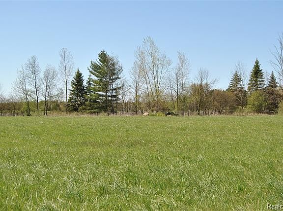3rd image of 13 Shamrock Dr