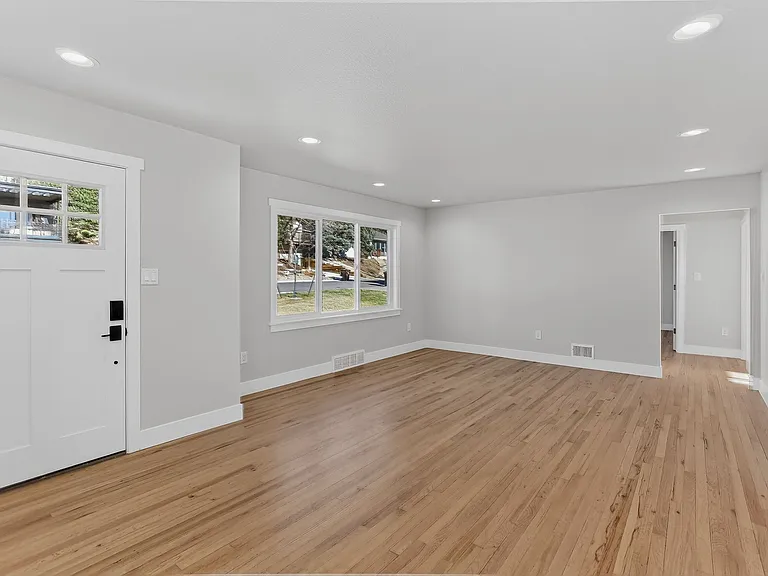 2340 Panorama Ave — Photo 3