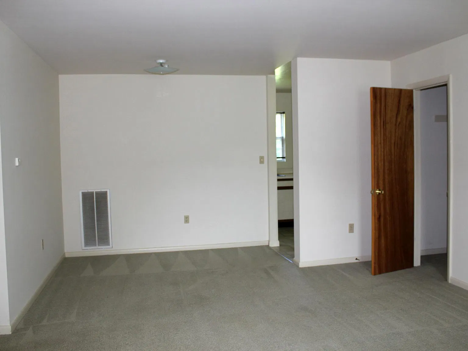 10073 Rogers Dr — Photo 3