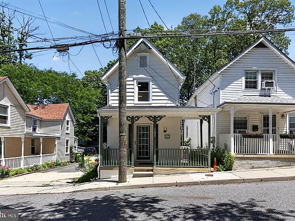 3rd image of 167 West Ave