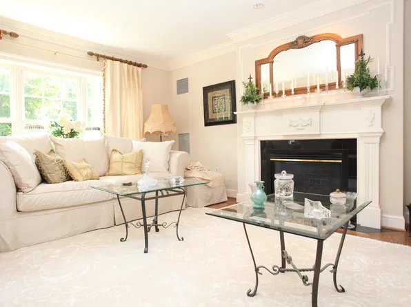 1201 N Nash St APT 104, Arlington, VA 22209