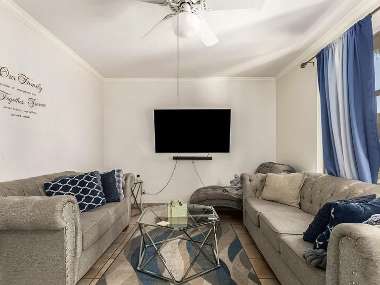 500 N Roosevelt Ave #115-1 — Photo 7