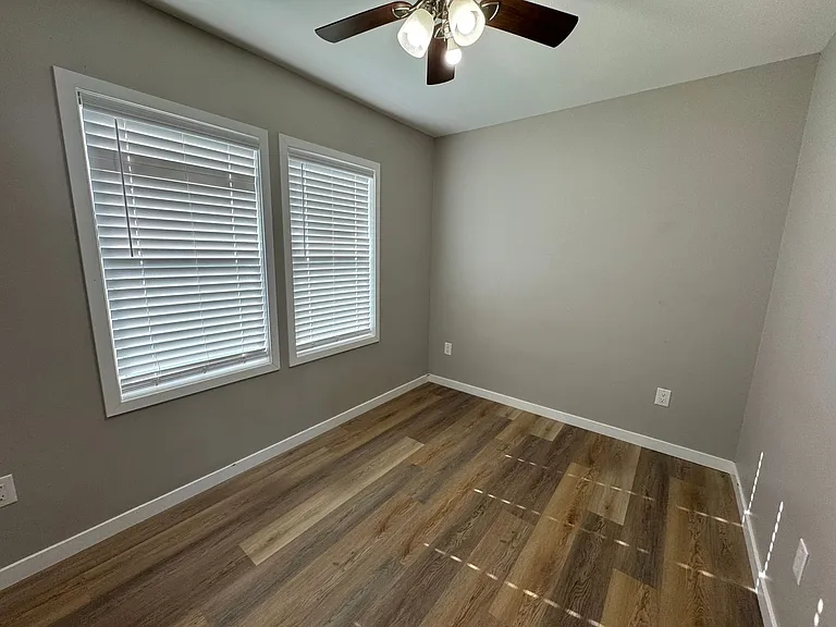 1101 Davis St NE — Photo 8