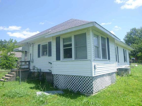 4th image of 716 S Oak St