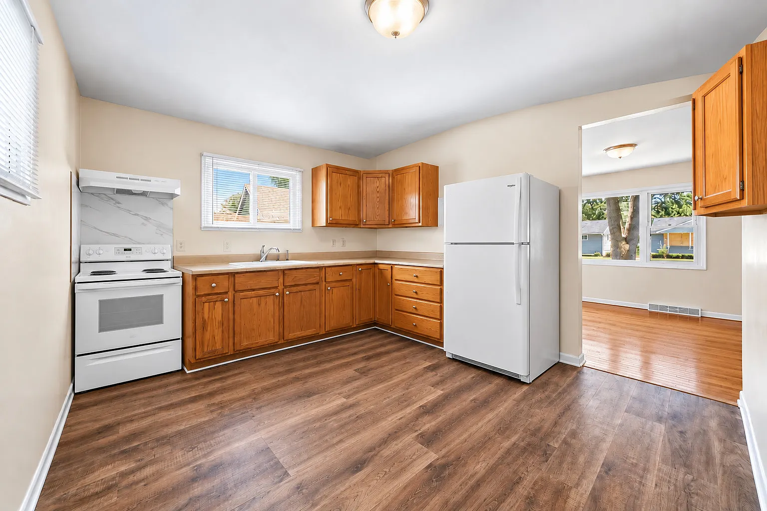 3 bed, 864 sqft, $1,900 — Photo 4