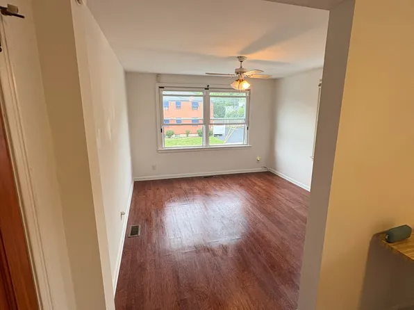 5295 Broadway St APT 3, Lancaster, NY 14086