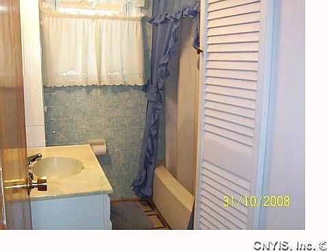 1ST FLOOR BATH