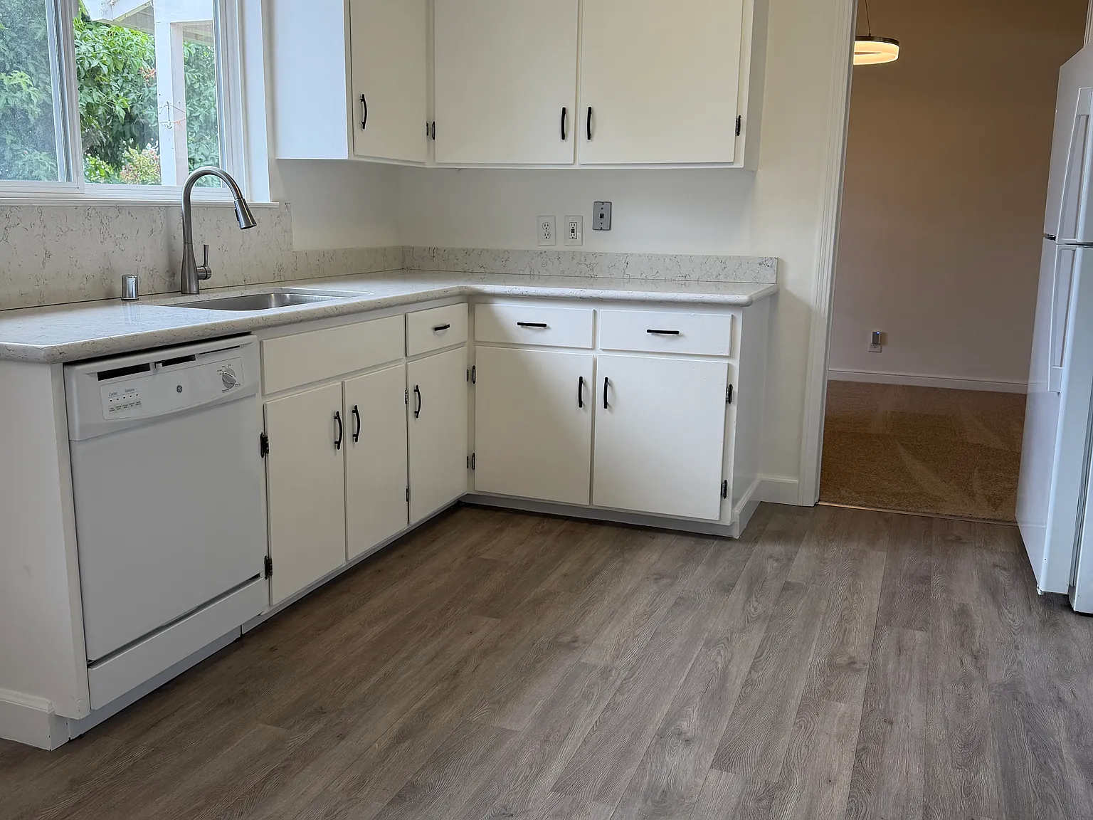 2 bed, 1050 sqft, $4,475 — Photo 3