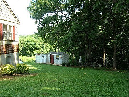 5th image of 330 Oak Grove Dr
