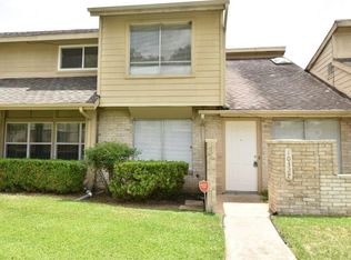 10327 Huntington Place Dr, Houston, TX 77099