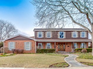 630 Stanford Cir, Elk Grove Village, IL 60007