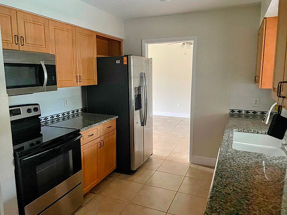 stainless steel appliances, granite countertop