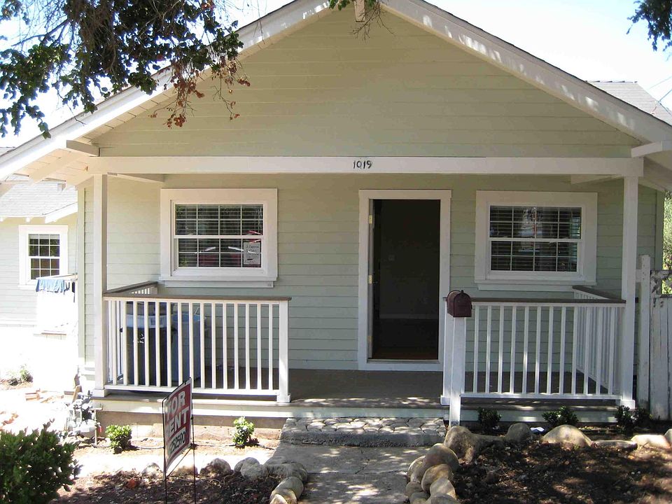 1st image of 1019 E Cota St