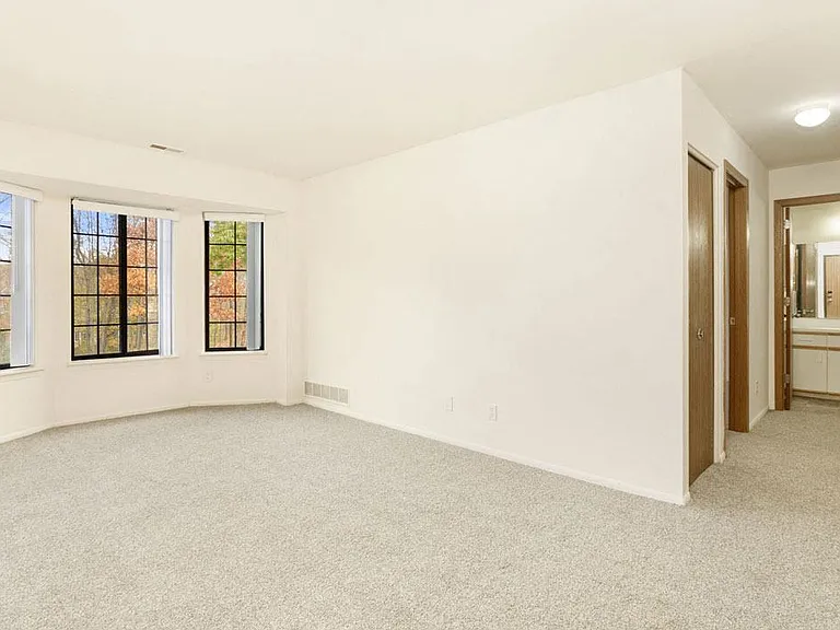 Tanglewood Apartments — Photo 11