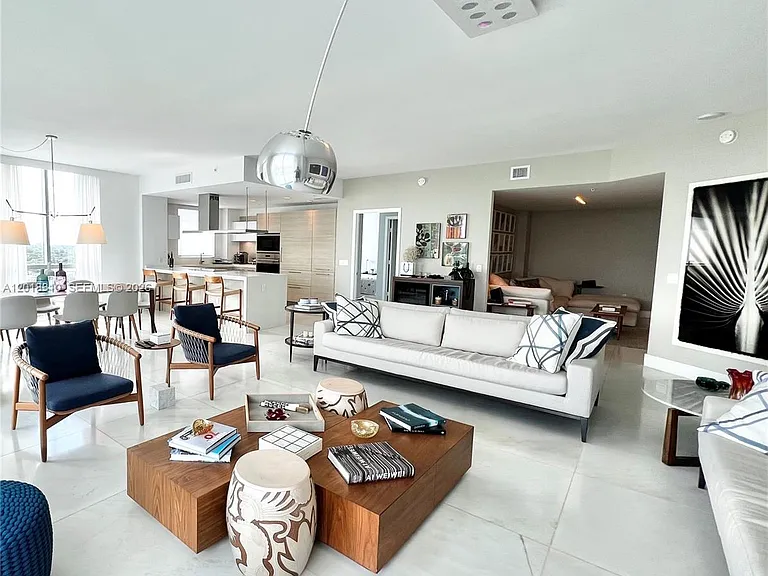 17111 Biscayne Blvd #1102 — Photo 7