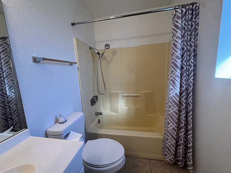 1539 Monte Vista Dr #C — Photo 25