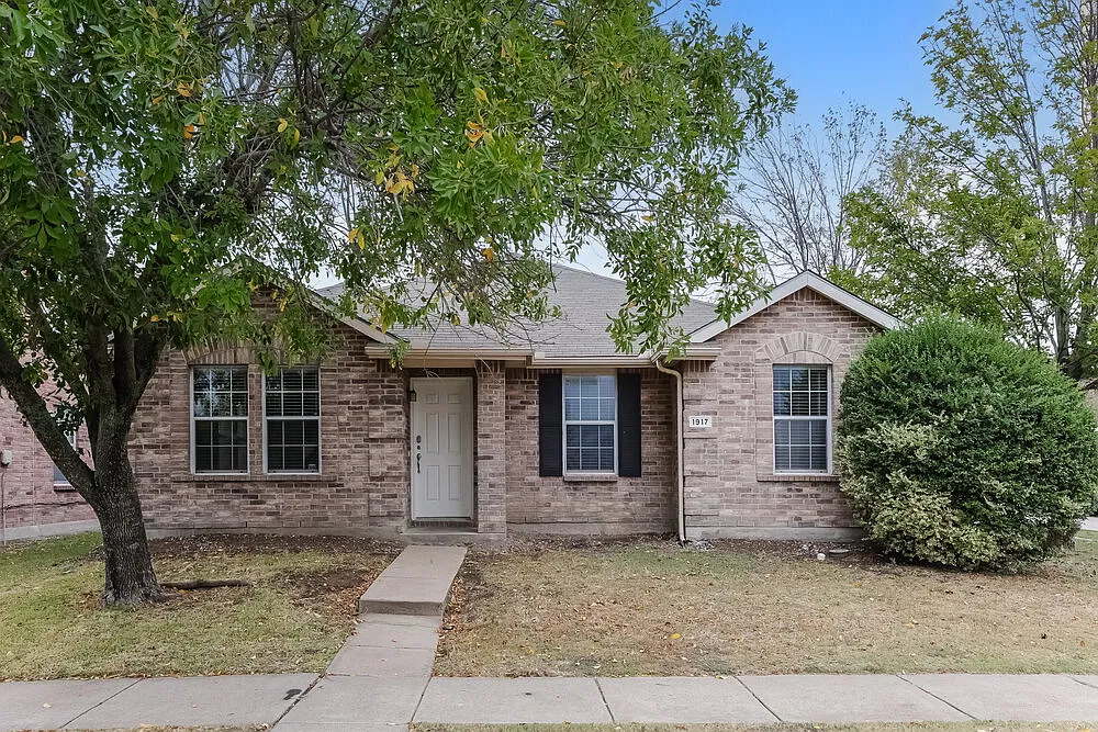3 bed, 2.0 bath, 1889 sqft, $2,190 — Photo 1