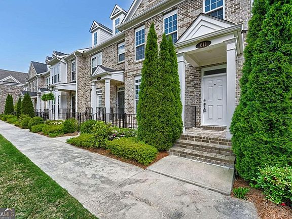 3rd image of 611 Hanlon Way