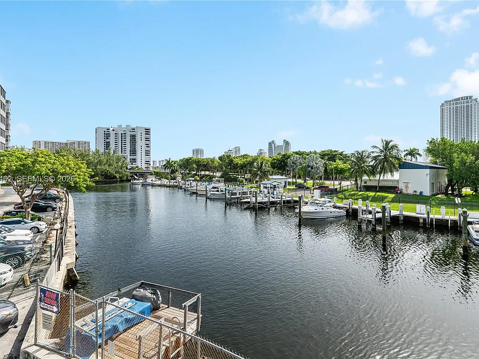 26 Diplomat Pkwy #2390