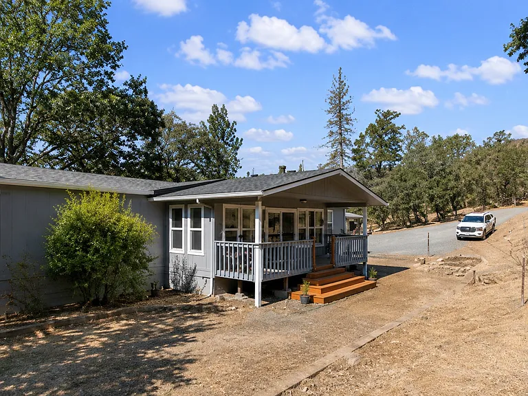 560 Profetta Ln — Photo 1