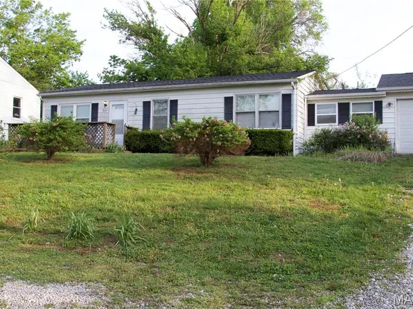 621 Bernard Dr, Belleville, IL 62223